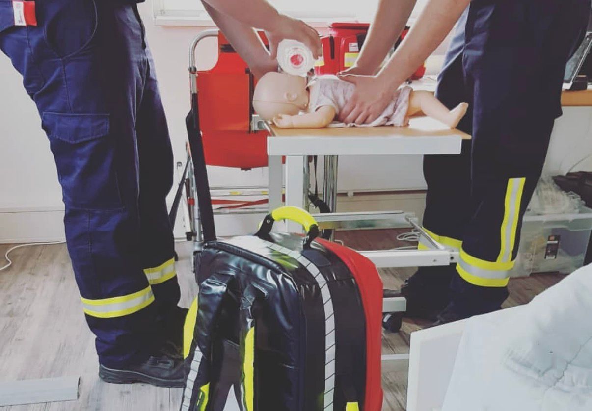 Praxisbild aus dem Life Saver AED Training